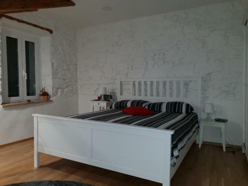 Stone Wall Apartments Izola
