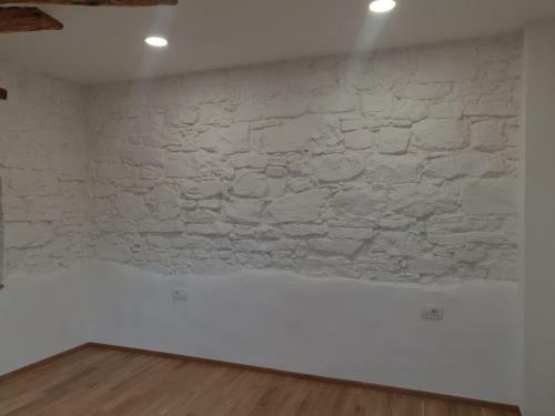 Stone Wall Apartments Izola