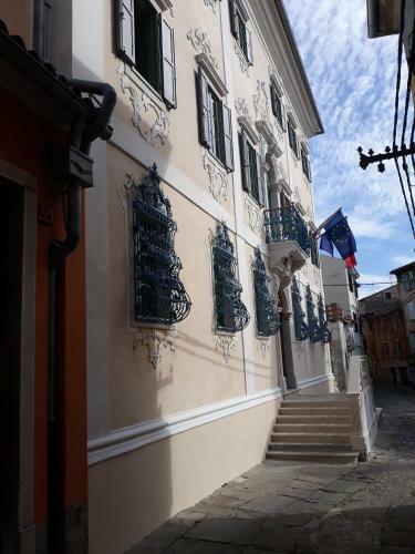 Stone Wall Apartments Izola
