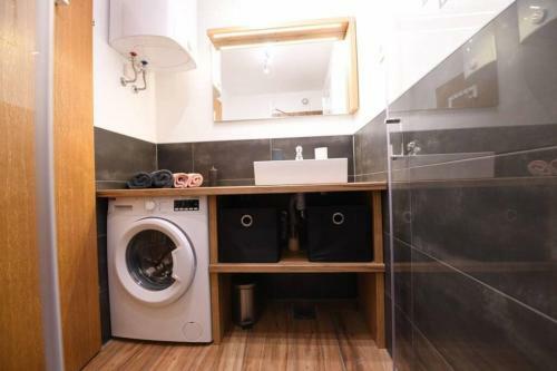 Apartamento ? 5 Min. Walk To Beach, Queen Bed+sofa, Ac, Garage