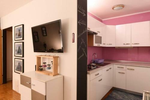 Apartamento ? 5 Min. Walk To Beach, Queen Bed+sofa, Ac, Garage