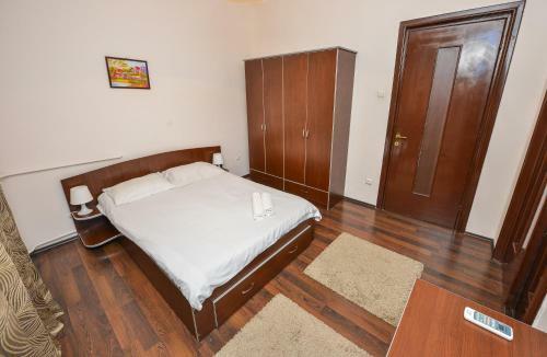 Adam And Eve Luxury Apartments