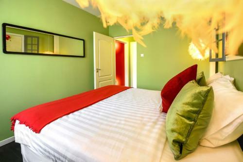 New - Luxurious Old Town Apartment - Homey Residence