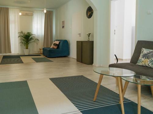 Spacious & Quiet - City Center - 2br Apartment