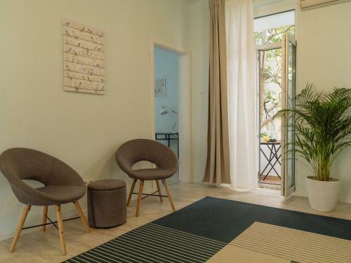 Spacious & Quiet - City Center - 2br Apartment