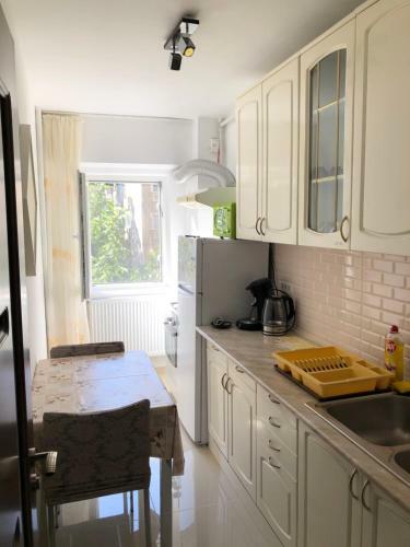 Apartamento Le Gar�on De Cristina-simple,quiet,spacious Studio