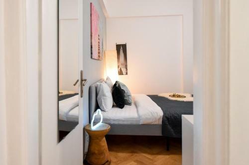 Marble & Pastels - Homey Central Apartment