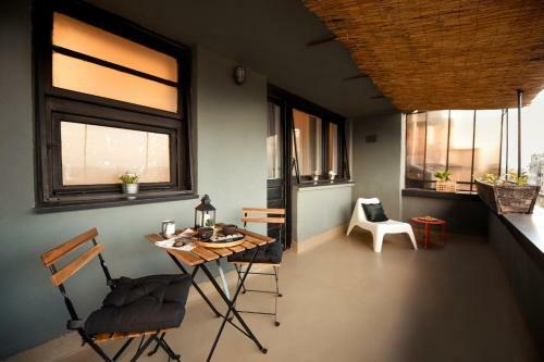 Marble & Pastels - Homey Central Apartment