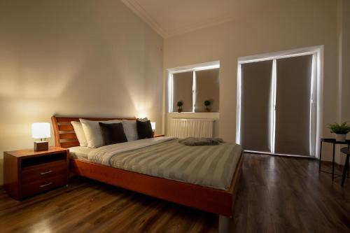 Simple Yet Stylish. Piata Revolutiei Apartment