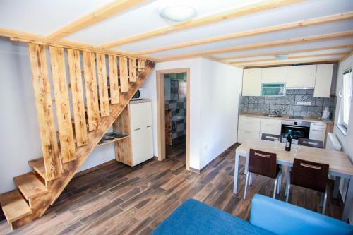 Apartmaji Pri Kozmavo - Little House