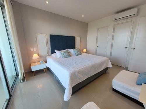 Apartamento, En Primera Linea De Playa