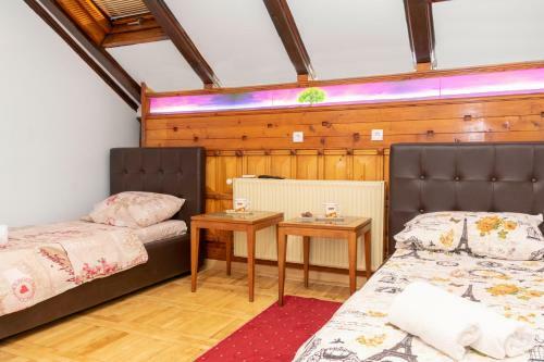Hostal Fortezza Rooms