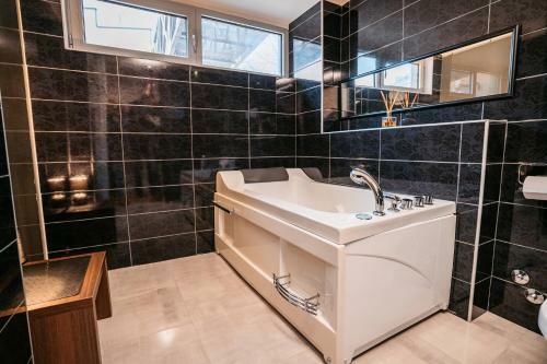 Magico Rooms & Apartments
