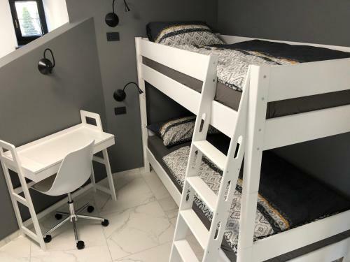 Hostal Apartment And Room Aria