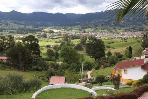 Chalet En Granja Campo Hermoso