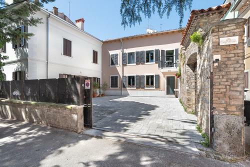 New Apartments Capraria With Private Parking