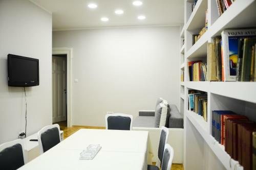 Downtown Apartment In Walk Zone With 3 Bedrooms And Garage