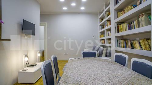 Downtown Apartment In Walk Zone With 3 Bedrooms And Garage