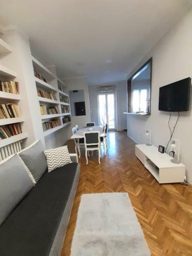 Downtown Apartment In Walk Zone With 3 Bedrooms And Garage