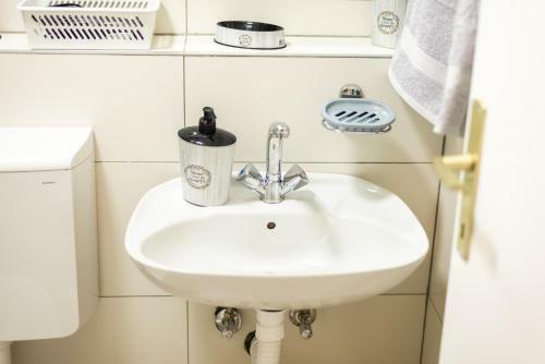 Apartamento Black & Yellow Centrally Located Studio