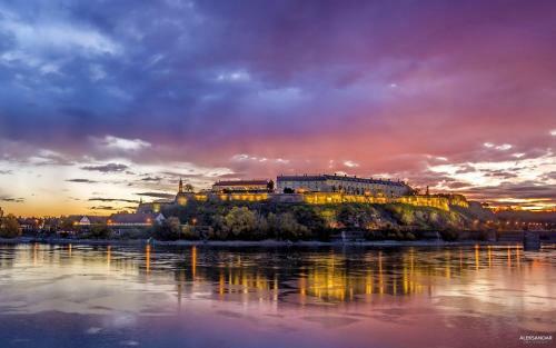 Apartman 3 Sobe - Lokacija Sajam- Bolnica - Stanica