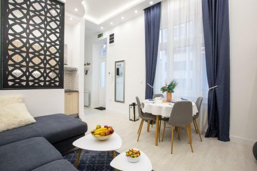 Theatre Square Apartments