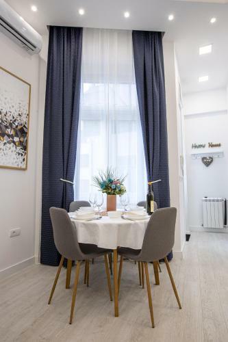Theatre Square Apartments