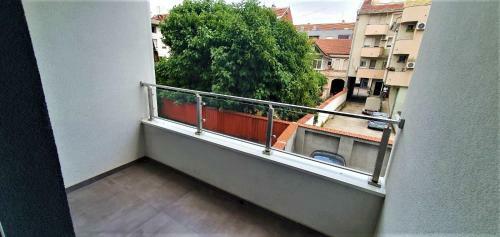 Lami City Apartment 2, Private Parking - Blizu Genesis-a