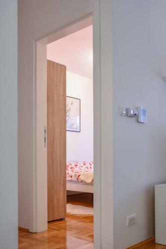 Ema Apartment / Quiet, Lovely And Cozy