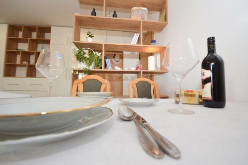 Shine24 - Spacious And Bright Apartment - New