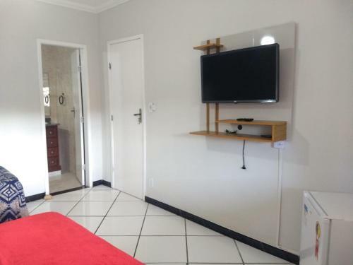 Hospedagem Da Cris Quartos E Suites