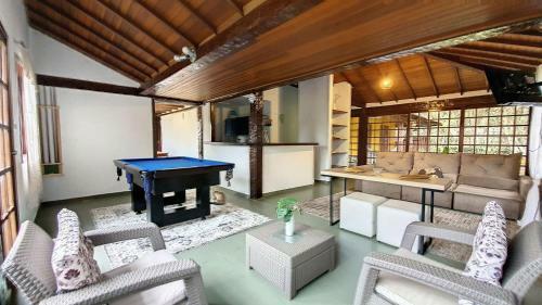 Casa Com Piscina A 200 Metros Do Centro