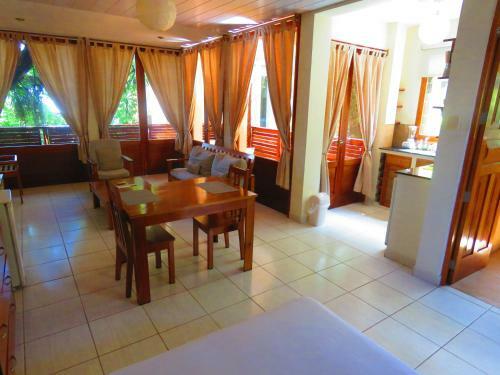 Boulevard 251 Riverside Apartments