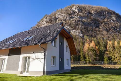 Chic Apartments With Balcony And Spa In Mojstrana