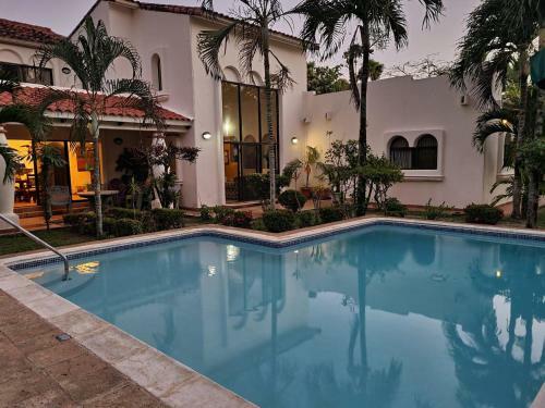 Casa Del Arte, A Luxury Beachfront Villa With Private Pool