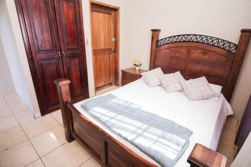 Rustic Guesthouse Near The Beach - 5 Min Drive