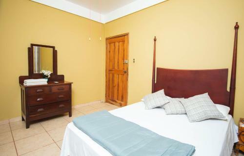 Rustic Guesthouse Near The Beach - 5 Min Drive