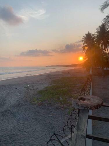 Rancho Lei, Playa Las Flores, La Libertad