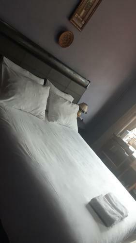 Bed & Breakfast The Rock Guest House