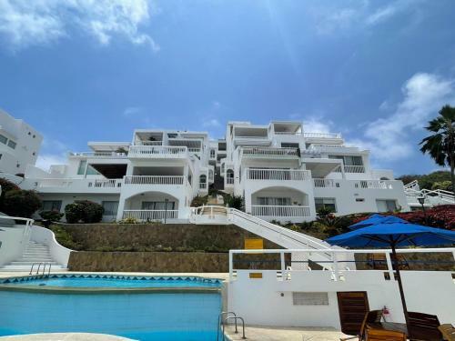 Apartamento Duplex Nuevo Con Vista Al Mar Y Piscina