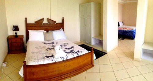 Hostal Ordinary Hero Life Center And Guest House