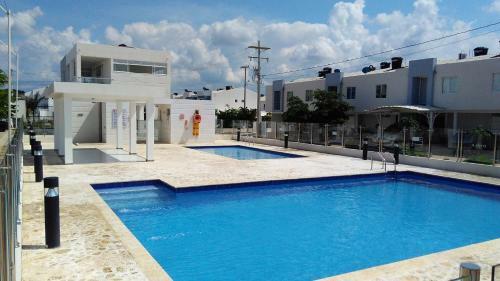 Rnt 1o8237- C�modo Apartamento Amoblado En Condominio
