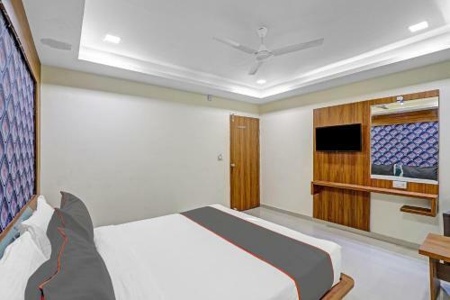 Collection O 84057 Hotel Grand