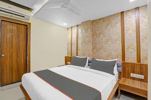 Collection O 84057 Hotel Grand