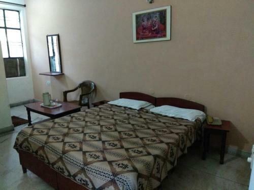 Gaurav Hotel