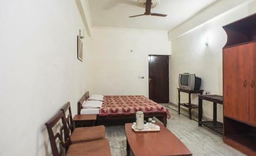 Gaurav Hotel