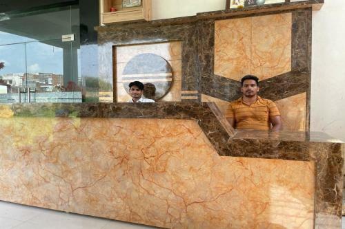 Hotel Oyo 82406 Baikunth Radhika Farm
