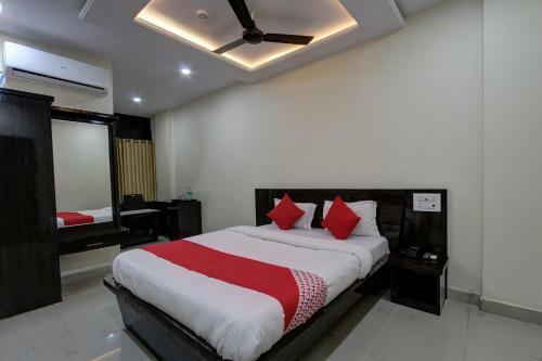 Collection O 38566 Mk Hotel And Lodge