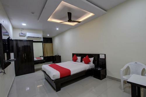 Collection O 38566 Mk Hotel And Lodge