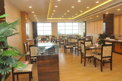 Hotel S R Continental